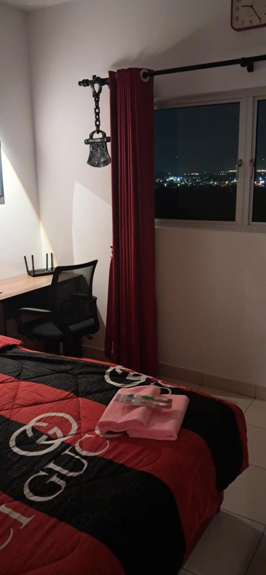 The Red Room Alanis Residence Sepang Exterior foto