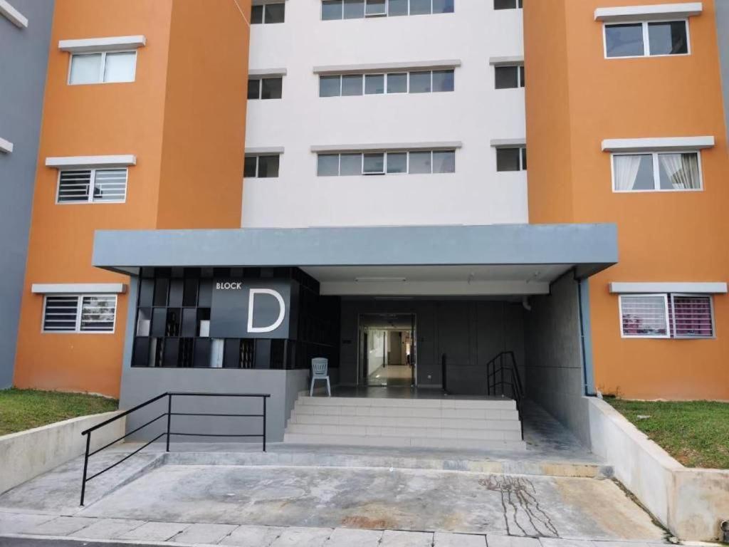 The Red Room Alanis Residence Sepang Exterior foto