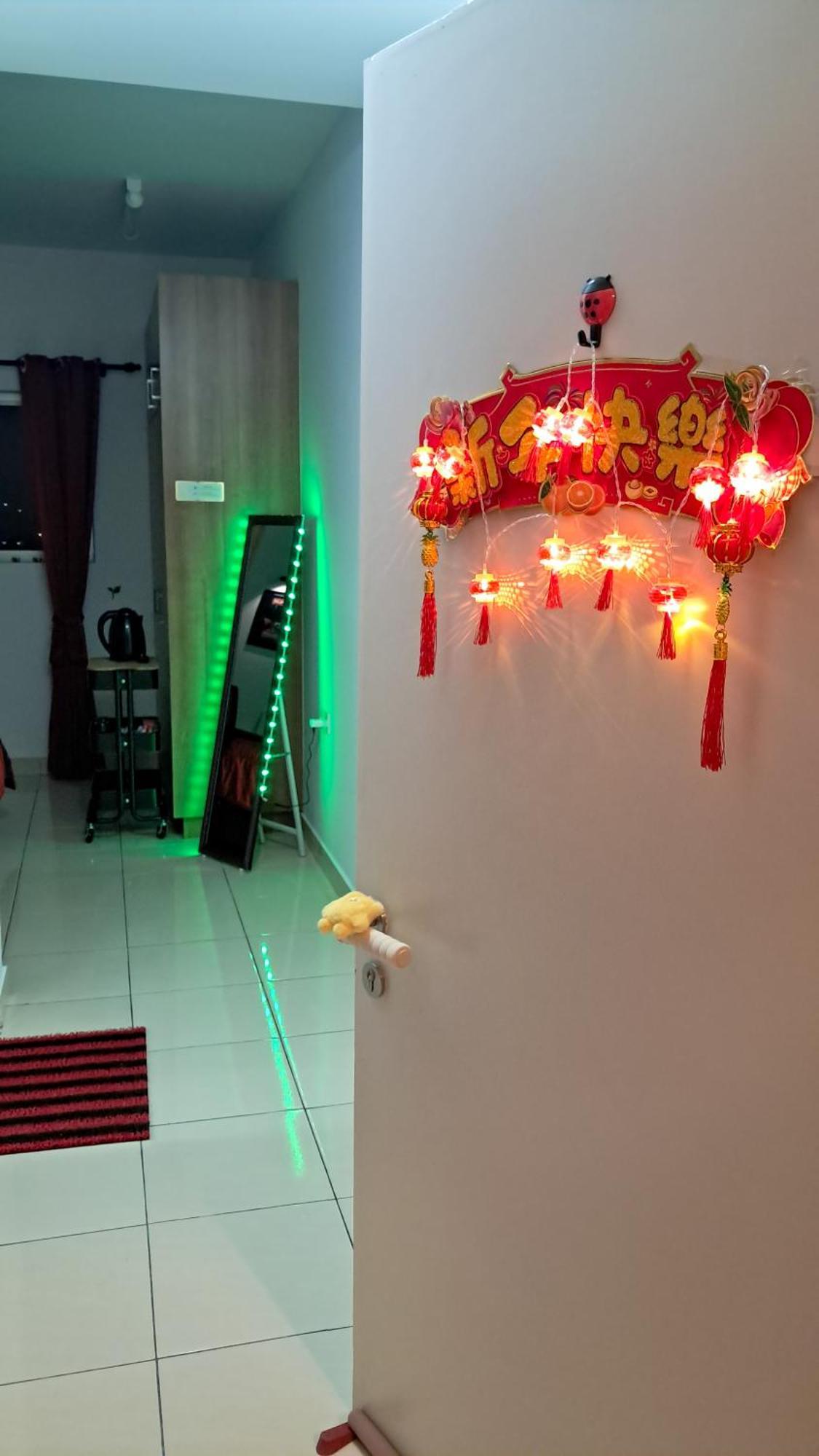 The Red Room Alanis Residence Sepang Exterior foto